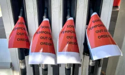 Ülkede elektrik gitti, yüzlerce istasyonda yakıt bitti