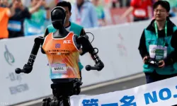 İnsanları geride bıraktı… Bir robot yarı maraton rekorunu kırdı