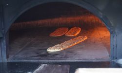 65 yıllık usta mesleğini çocuklarıyla birlikte sürdürüyor!