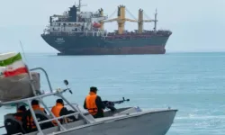 Hürmüz'den geçmeye çalışan iki petrol tankeri geri gönderildi