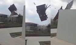 Diyarbakır'da şiddetli rüzgar çatıları yerinden söktü!