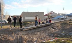 Ağrı'da Ulaşım Çilesi: Kendi Köprülerini Kendileri Yaptı