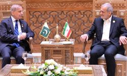 Pakistan Başbakanı Şerif ile İran Cumhurbaşkanı Pezeşkiyan görüştü