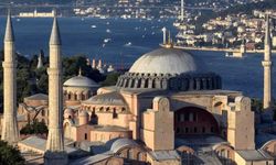 Ayasofya’da Bizans bayrağı açan turistler tutuklandı!