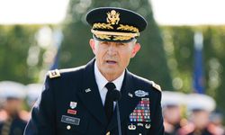 Trump'ın görevden aldığı Kara Kuvvetleri Komutanın'ndan 'karaktersiz' göndermesi