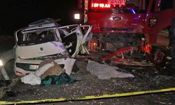 Otomobil ile kamyon çarpıştı: 1 kişi öldü, 5 kişi yaralandı