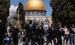Filistinliler, savaş bahanesiyle 5 haftadır kapalı olan Aksa'ya akın etti!