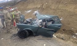 Servis minibüsüyle otomobil çarpıştı: Ölü ve çok sayıda yaralılar var