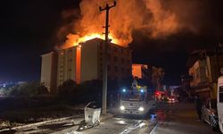 Lise yurdunda çıkan yangına müdahale ediliyor