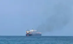 İran siyonistlerle bağlantılı  iki gemiyi vurdu