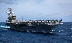 ABD uçak gemisi Yemen korkusu nedeniyle Kızıldeniz'den geçemedi