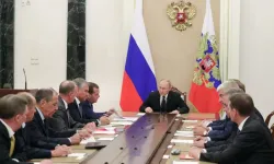 Rusya: ABD ve “israil”, İran’la yürütülen görüşmeleri kara harekatı için örtü olarak kullanabilir