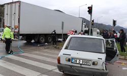Tırla otomobil çarpıştı: 10 aylık bebek öldü, 4 kişi yaralandı