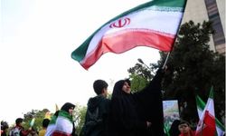 Tahran'ın sokaklarında zafer hareketliliği!