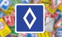 Baklava dilimi şeklinde trafik levhası bir ülkede daha uygulamaya alındı