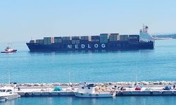 Çanakkale Boğazı’nda arızalanan gemi güvenli bölgeye çekildi