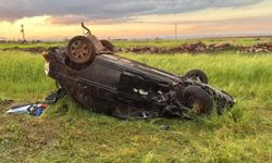 Diyarbakır'da feci kaza: 10 Kişinin bulunduğu otomobil takla attı!