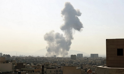 İşgalciler İran Kızılayı'na ait yardım deposunu hedef aldı