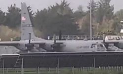 İrlanda'da ABD askeri uçağına baltalı saldırı