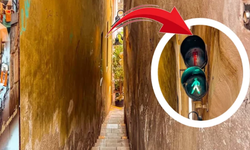 Sokakta iki kişilik yer yok: Karşı tarafa trafik ışığı kullanılarak geçiliyor