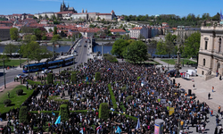 Çekya'da hükümetin medya planı öğrencileri sokaklara döktü
