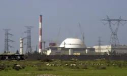 İran'da nükleer santral çevresi vuruldu