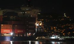 Sarıyer'de konteyner gemisi karaya oturdu!