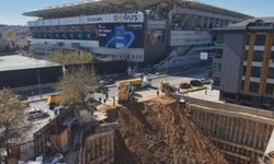 Kadıköy'de inşaat alanındaki duvar çöktü!