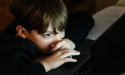 Kontrolsüz ekran kullanımı psikolojimizi nasıl etkiliyor? Uzman isimden önemli açıklamalar