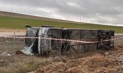 Tur otobüsü devrildi: 15 yaralı!