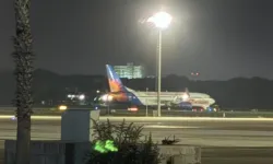 Antalya'dan İngiltere'ye gidecek olan uçak acil iniş yaptı