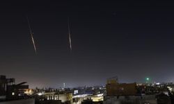 İran füzesi Hayfa'da binaya isabet etti: Yaralılar var!