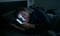 Yatmadan son bir kez daha telefona göz atanlar yandı