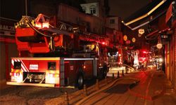 İstanbul'da iş merkezinin çatısında yangın çıktı!