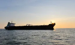 Bir petrol tankeri daha vuruldu