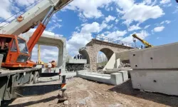 Vurulan 6 köprü 96 saatte yeniden yapıldı