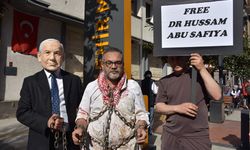 Akademisyenden Gazzelilere destek için protesto gösterisi