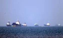 İran tankerleri ABD'nin ablukasını deldi geçti