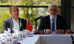 HÜDA PAR Genel Başkanı Zekeriya Yapıcıoğlu, TBMM'de basın mensuplarıyla buluşmada konuşuyor...