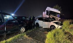 Uşak'ta 7 araçlı zincirleme kaza: 4 ölü, 17 yaralı