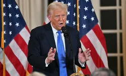Trump resmen dibi gördü