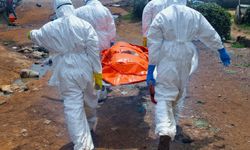 Ebola salgınında yüzlerce şüpheli vaka revize edilerek ölüm sebeplerinin başka olduğu belirtildi!
