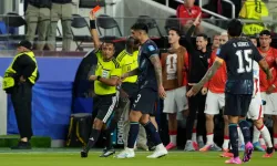 Türkiye-Paraguay maçı: Ağzını kapatarak konuştu, kırmızı kartı yedi