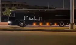 Gece yarısı ülkeyi ayağa kaldıran sürücüsüz, ''Saat 12" adlı siyah otobüs