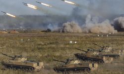 Ukrayna'dan Belarusa: Sınırdaki askeri teçhizatlar hedef alınabilir!