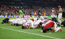 Fas, Hollanda'yı penaltılarda geçerek tur atladı! Secde yaparak kutladılar