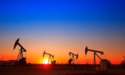 Çatışma başladı, petrol 7 haftalık dipten döndü