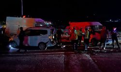 Niğde'de 3 araç çarpıştı: 10 yaralı