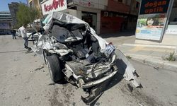 Elazığ'da kaza: Freni patlayan kamyon 10 araca çarptı