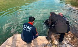 Baraj gölüne giren çocuk boğuldu